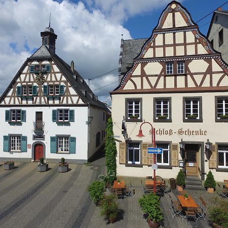 Hotel Zur Schloss-Schenke Нойвід Екстер'єр фото